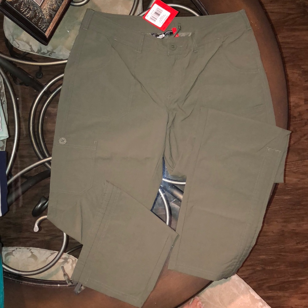 Women’s North Face Light Weight Pants - Size 14